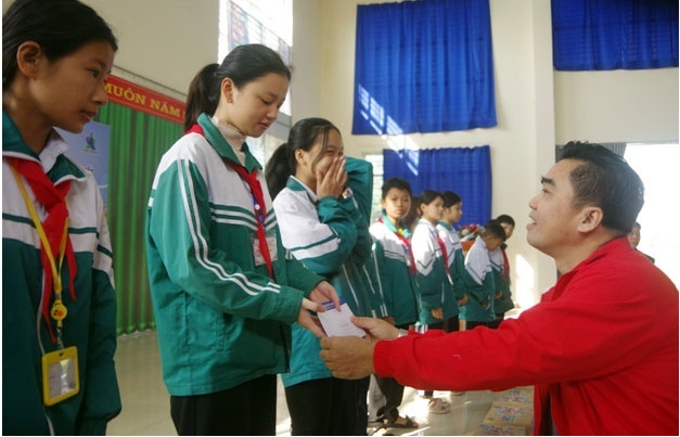 Tân Hiệp Phát tiếp tục hành trình nâng bước đến trường tại Hà Nam