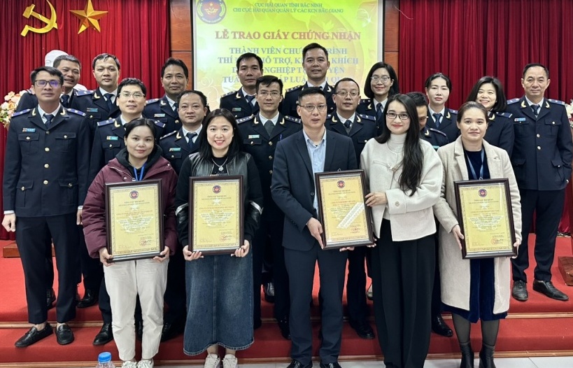 Hải quan Bắc Giang trao Giấy chứng nhận thành viên Chương trình tự nguyện tuân thủ cho 4 doanh nghiệp