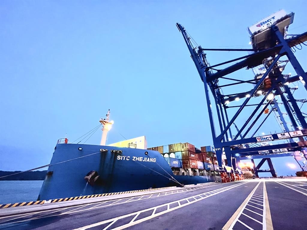 Cảng container quốc tế Tân Cảng Hải Phòng liên tiếp đón tàu lớn cập cảng