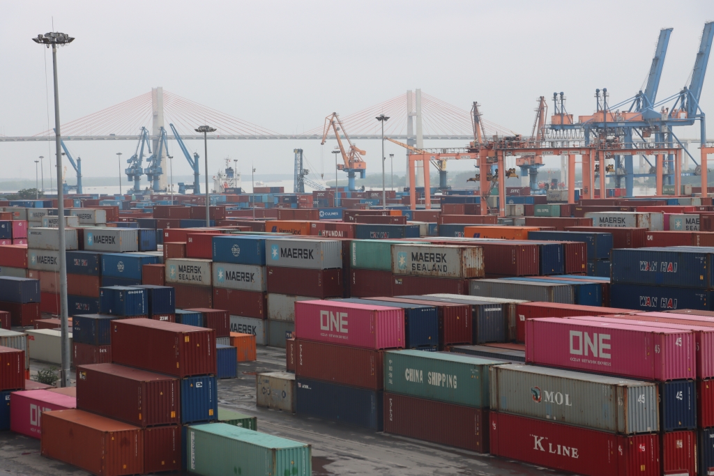 Cảng Hải Phòng làm thủ tục cho 116.000 teu hàng hóa xuất nhập khẩu trong tháng 10