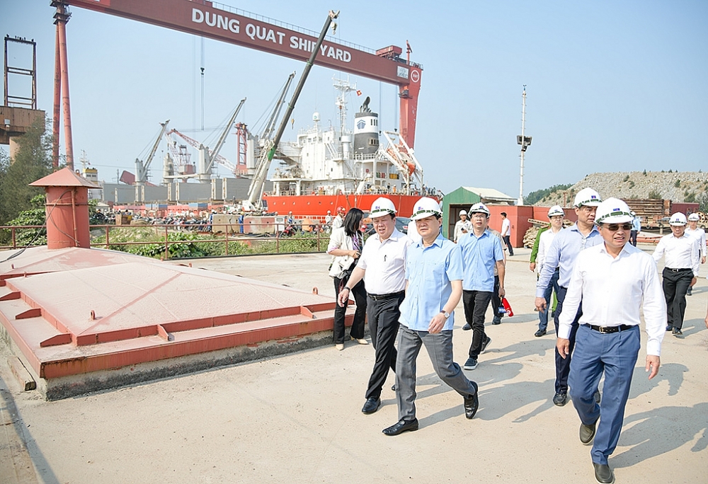 Phó Thủ tướng Chính phủ Lê Minh Khái cùng đoàn công tác của Chính phủ trực tiếp kiểm tra thực địa tại Công ty DQS vào ngày 5/4/2023.
