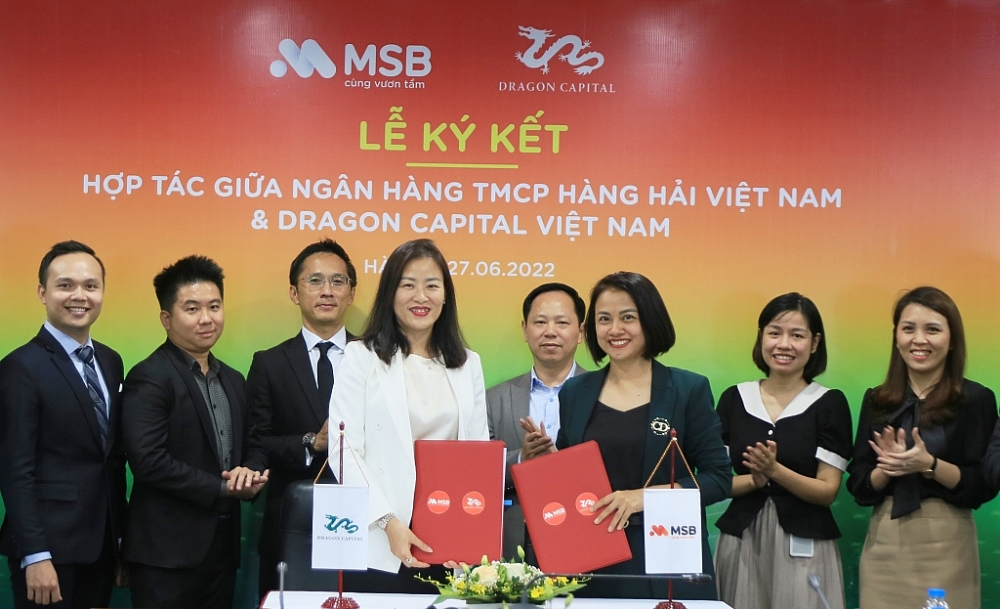 Đại diện MSB và Dragon Capital ký kết thỏa thuận hợp tác.