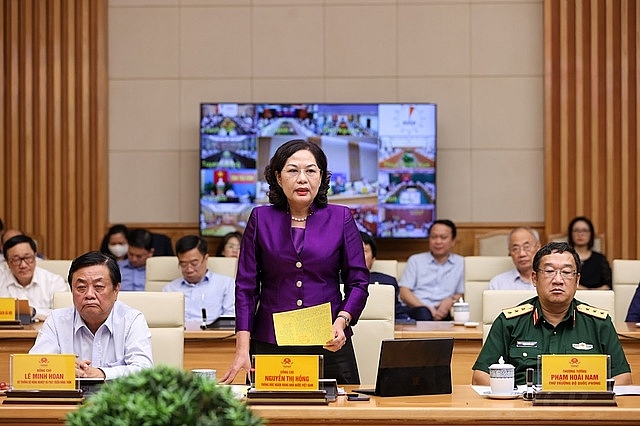 Thống đốc NHNN Nguyễn Thị Hồng trả lời kiến nghị của các doanh nghiệp. Ảnh: VGP