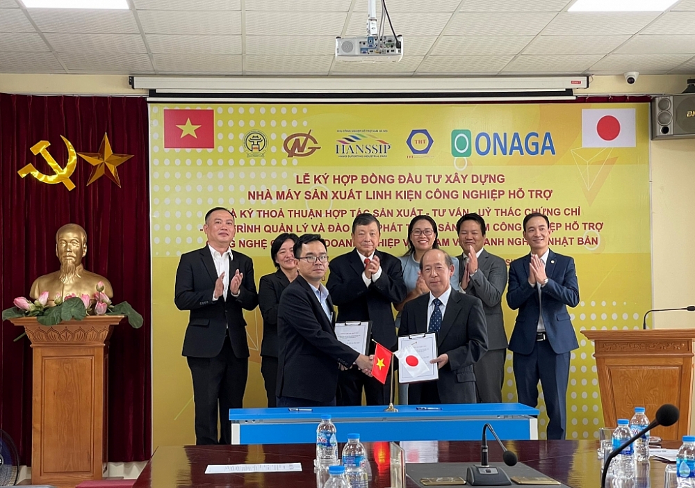 Các doanh nghiệp Việt Nam và Nhật Bản ký kết thỏa thuận hợp tác. Ảnh: H.Dịu