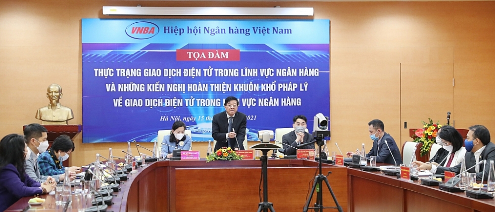 Tổng thư ký Hiệp hội Ngân hàng Việt Nam phát biểu tại tọa đàm.