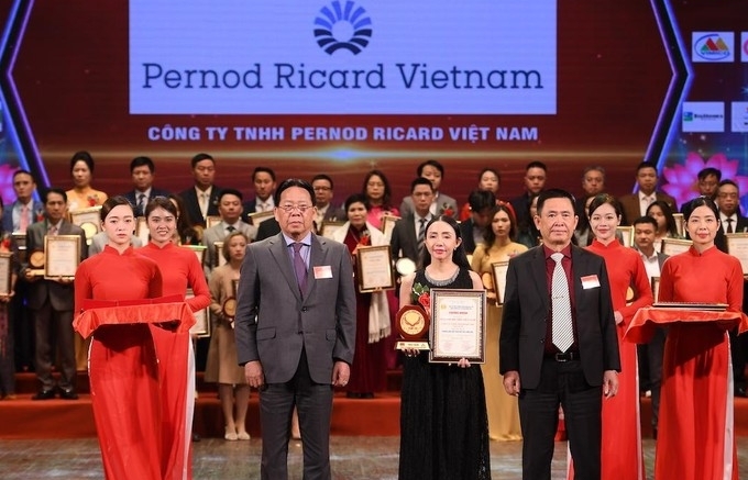 Công ty TNHH Pernod Ricard Việt Nam nhận danh hiệu Top 10 thương hiệu nổi tiếng Đất Việt 2022