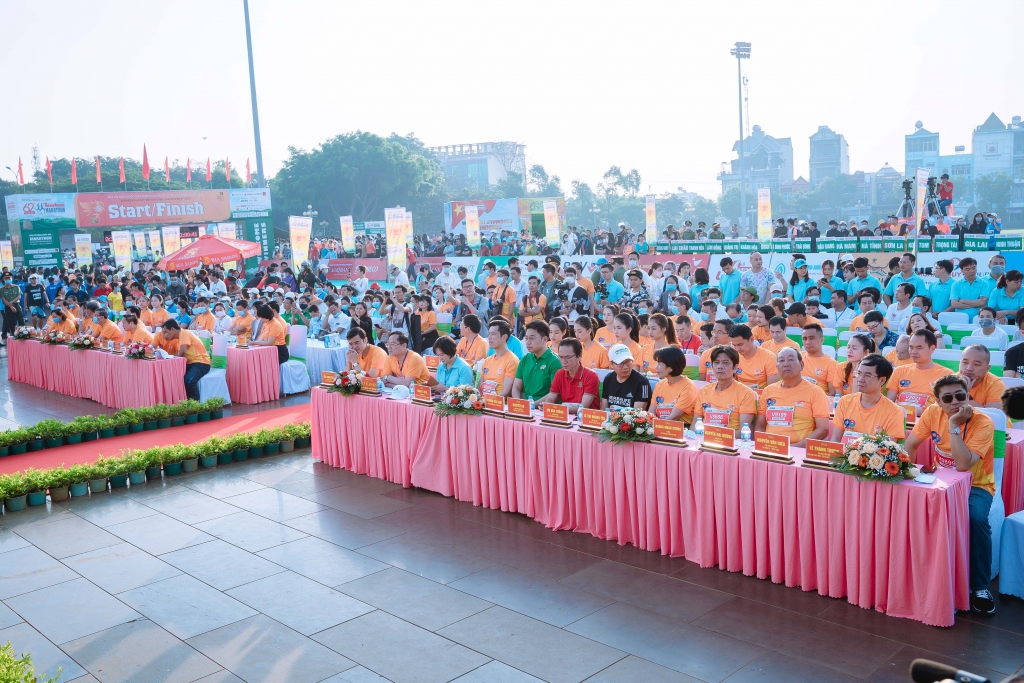 Lễ khai mạc Giải Vô địch quốc gia marathon và cự ly dài báo Tiền Phong (Tiền Phong Marathon) 2021 sáng 28/03/2021 tại Pleiku, Gia Lai