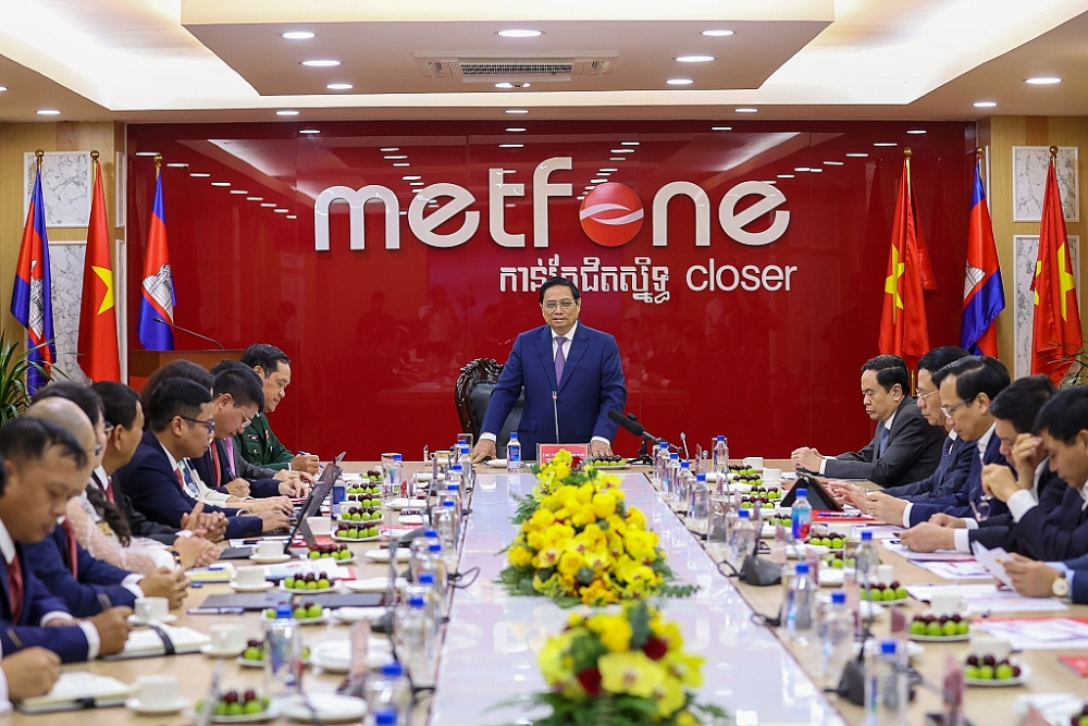 Thủ tướng Chính phủ đến thăm và làm việc với Công ty Metfone tại Campuchia