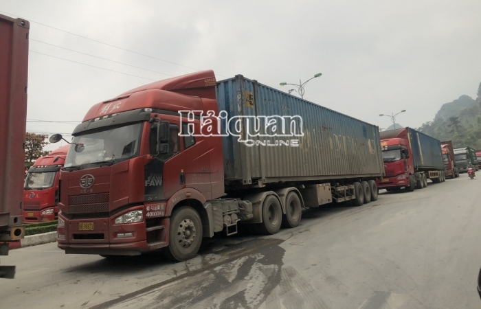 Lạng Sơn: Xử lý ùn ứ phương tiện chở hàng xuất khẩu qua cửa khẩu Hữu Nghị