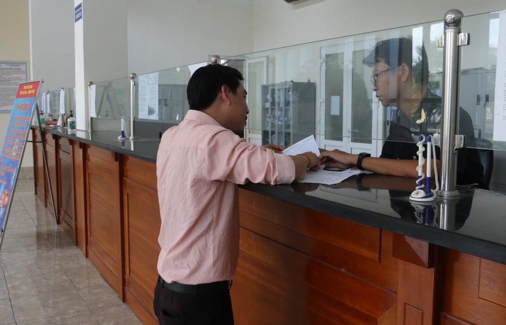 Mặt hàng dầu thủy lực dùng cho máy ép có mã số HS bao nhiêu?