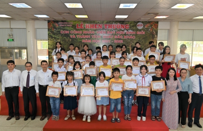 Công ty Vedan Việt Nam khen thưởng hơn 700 con cán bộ, nhân viên có thành tích học tập tốt