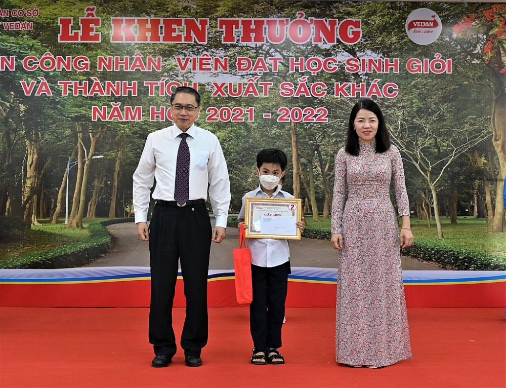 Công ty Vedan Việt Nam khen thưởng hơn 700 con cán bộ, nhân viên có thành tích học tập tốt